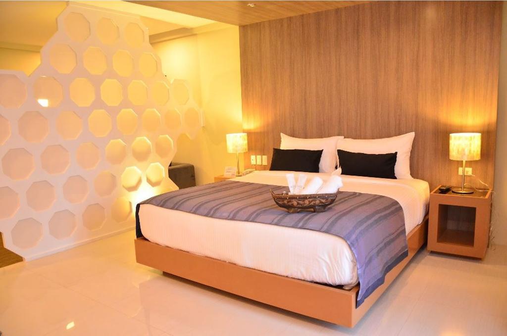 One Manalo Place Puerto Princesa Exterior photo