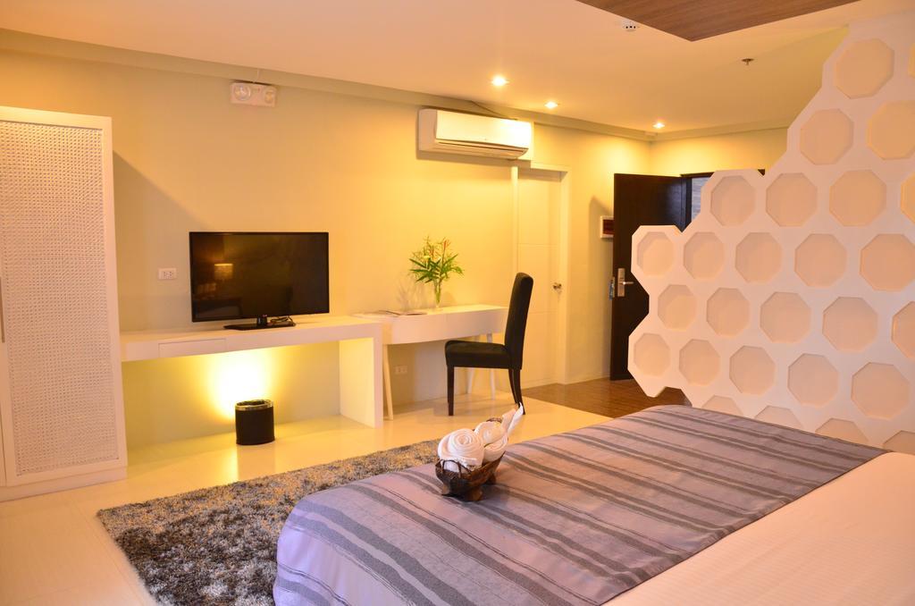 One Manalo Place Puerto Princesa Exterior photo