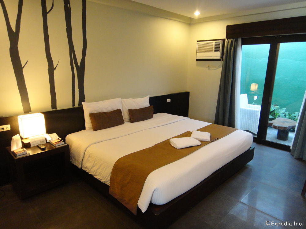 One Manalo Place Puerto Princesa Exterior photo