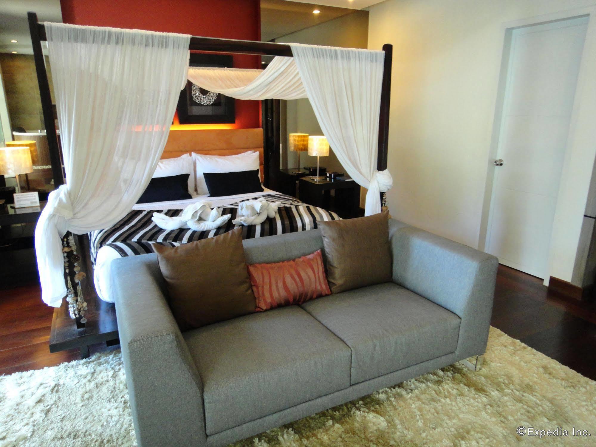 One Manalo Place Puerto Princesa Exterior photo