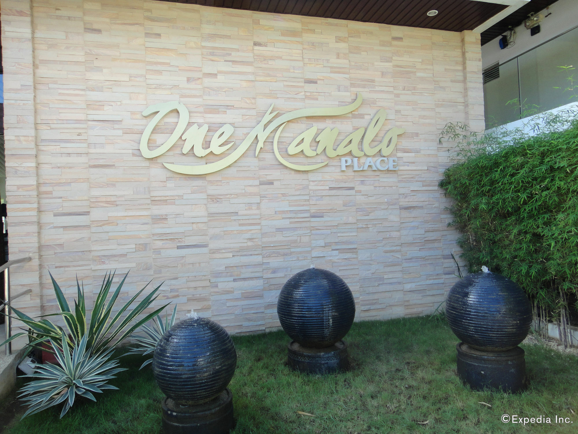 One Manalo Place Puerto Princesa Exterior photo