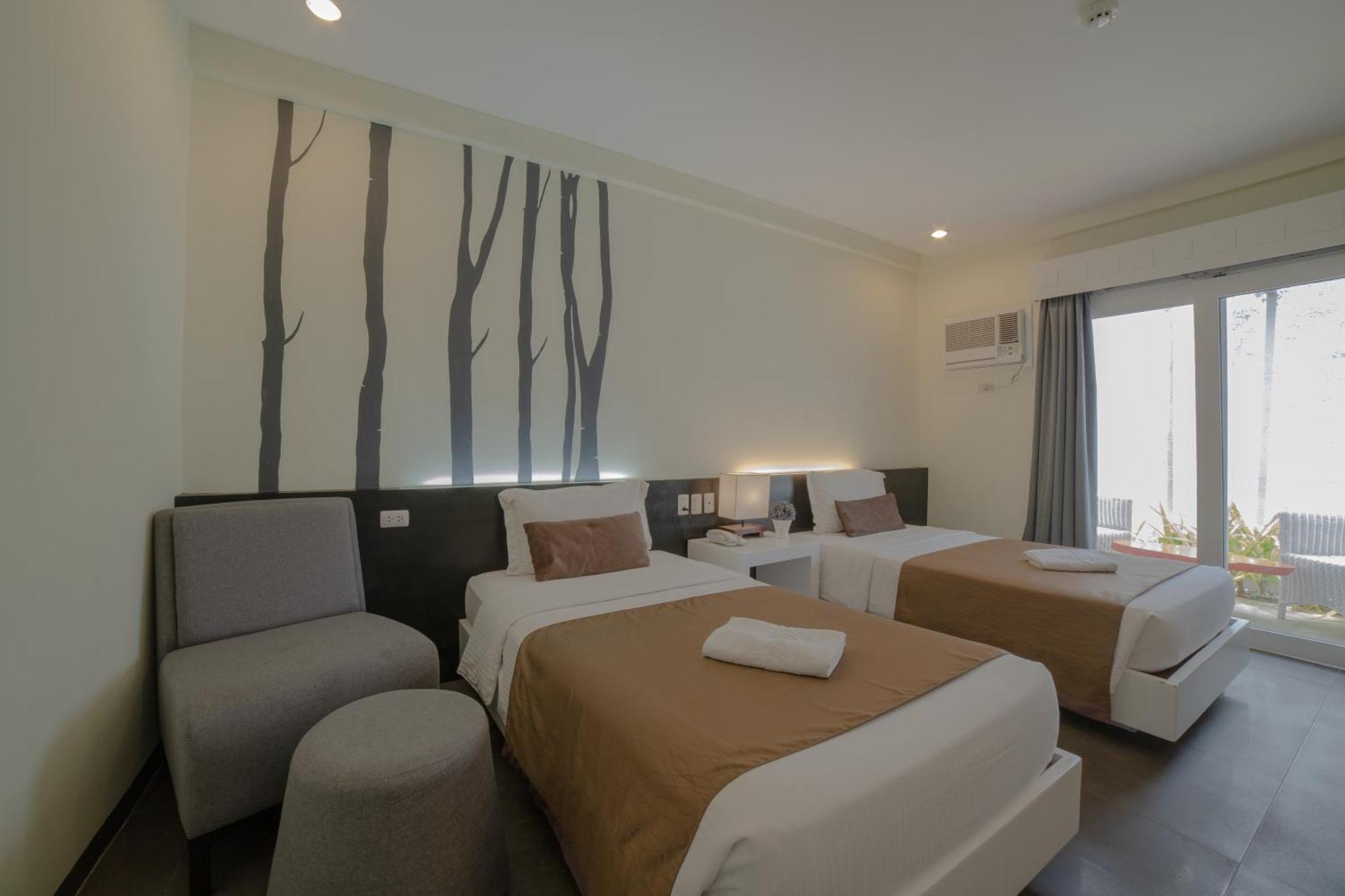 One Manalo Place Puerto Princesa Exterior photo